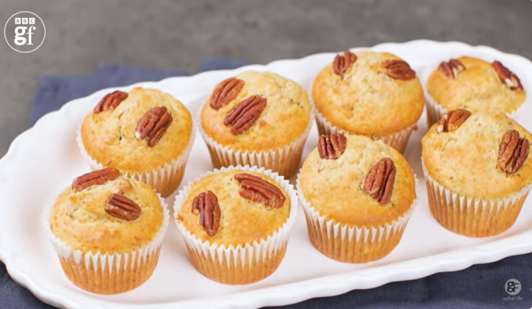 VIDEO | Cum să faci brioșe cu banane și nuci pecan