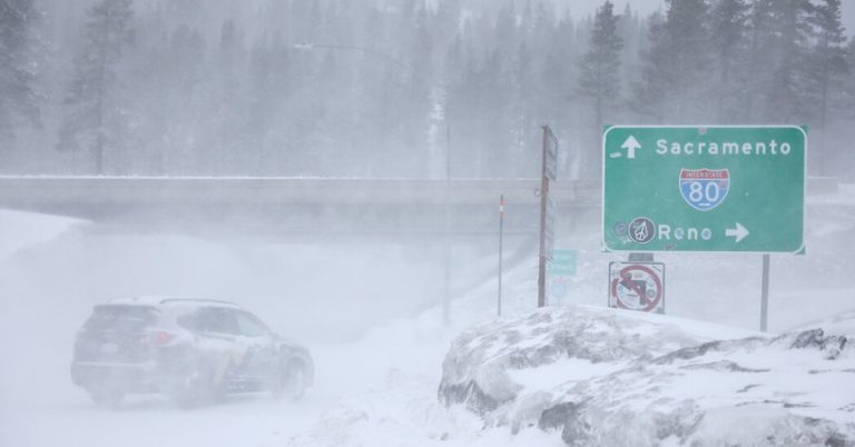 BBC: Furtună de zăpadă în SUA. Meteorologii anunță strat de zăpadă și de 3 metri