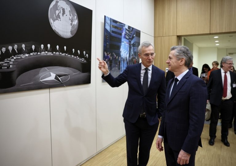 Slovenia își reface calculele pentru șefia NATO. După ce inițial își anunțase sprijinul pentru Mark Rutte, s-ar putea reorienta către Klaus Iohannis