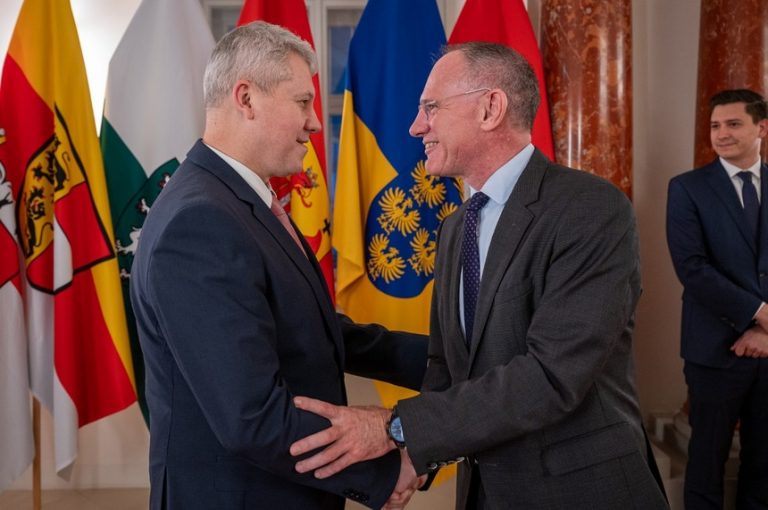 Ministrul de Interne, întâlnire cu omologul austriac / Ridicarea controalelor la frontiera aeriană şi maritimă, pe agenda discuţiilor