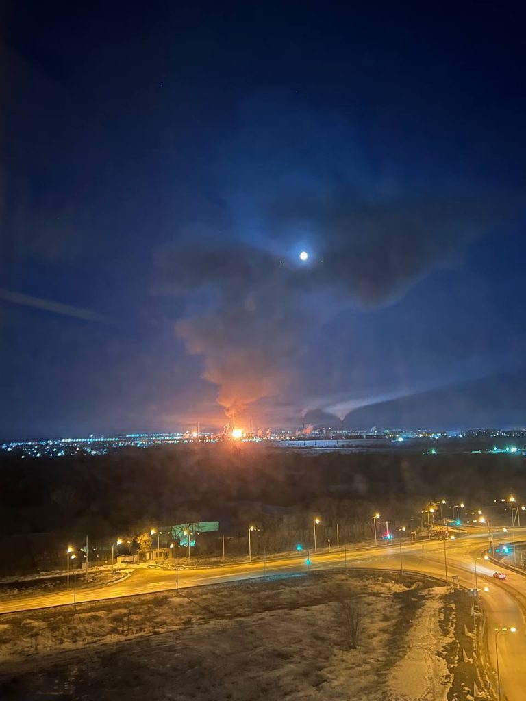 Incendiu la o rafinărie rusească, după un atac cu drone