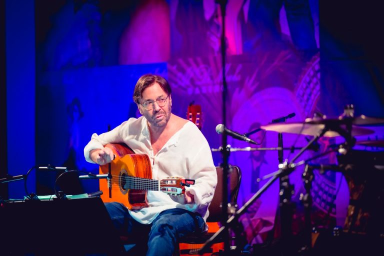 Celebrul chitarist american Al Di Meola revine în România