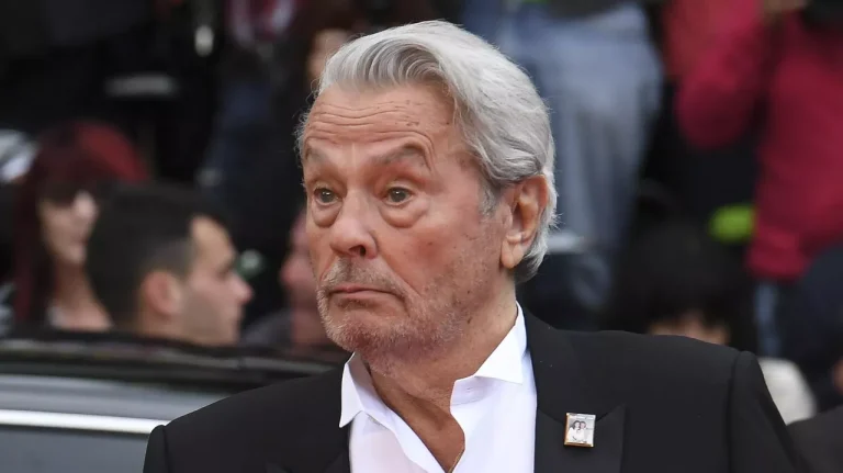 Ucraina îl decorează pe Alain Delon pentru a-i mulţumi pentru sprijinul său