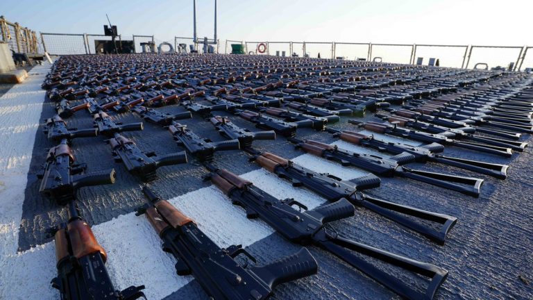 Pentagon: Armata americană a transferat Kievului arme şi muniţii iraniene confiscate