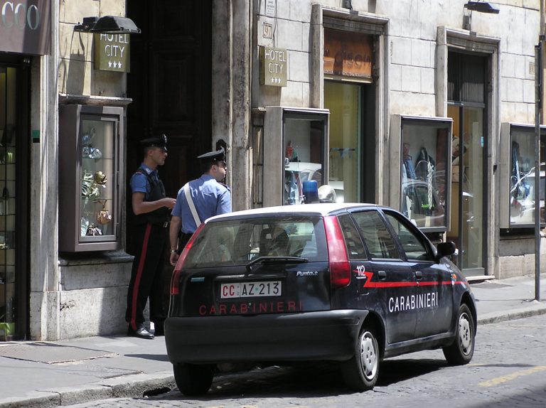 Fraudă cu fonduri UE: 22 de persoane arestate şi 600 de milioane de euro îngheţate într-o anchetă europeană