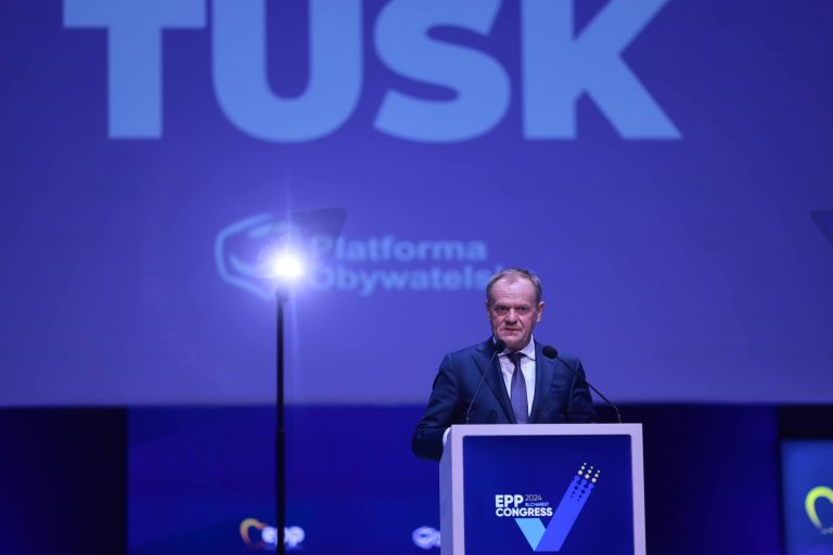 Polonia vrea să formeze până la 100.000 de voluntari pe an, în vederea ”construirii unei armate de facto de rezervişti”, anunţă Donald Tusk
