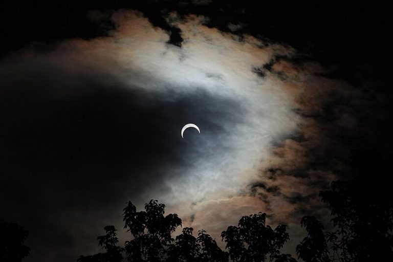 Un grup de deţinuţi din New York invocă religia pentru a putea vedea eclipsa solară din SUA