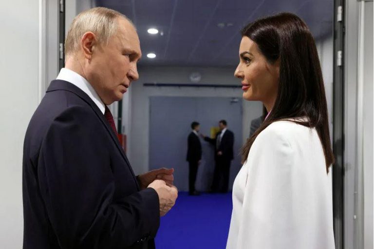 Bașcana Găgăuziei, Evghenia Guţul, s-a întors din a doua sa vizită în Rusia şi a fost aşteptată de susţinători la aeroportul din Chişinău