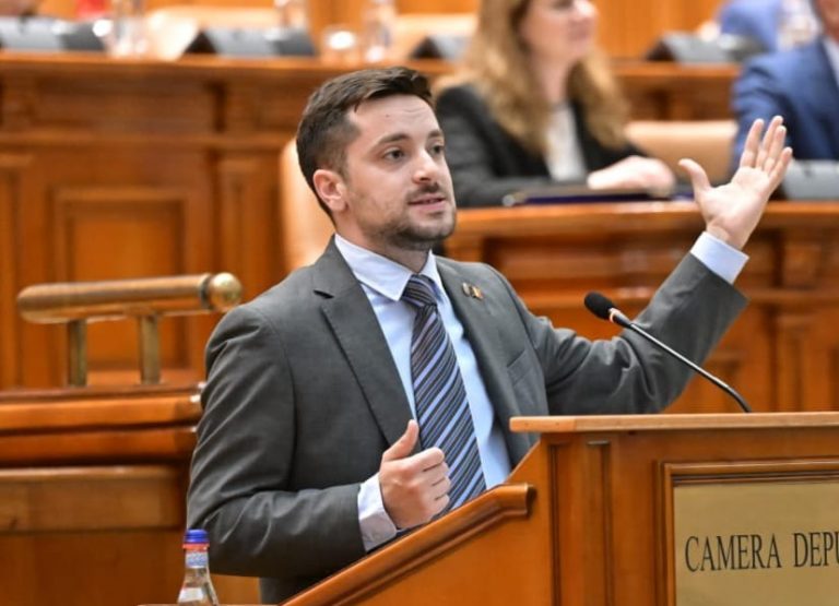 Şeful organizaţiei USR Iaşi a depus plângere la CNCD împotriva premierului Ciolacu pentru „discriminarea moldovenilor”