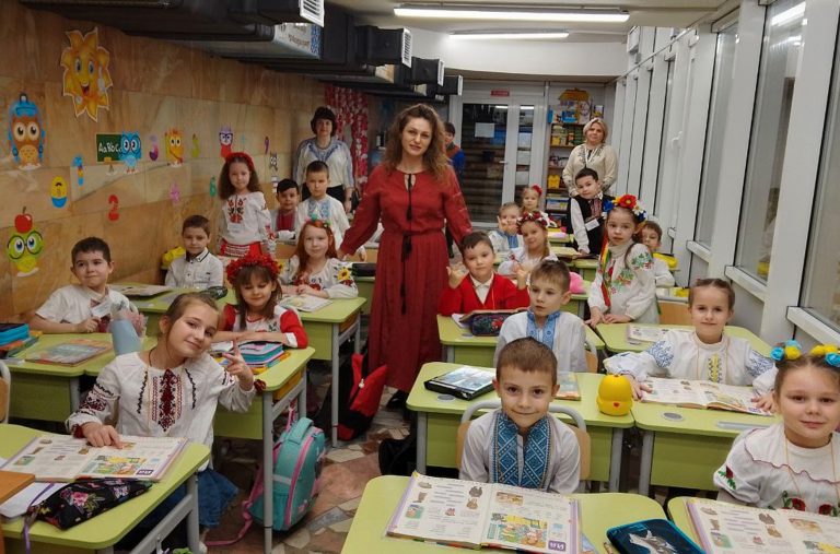 Copiii subteranului: Cum învață elevii din Harkov la metrou, sub bombardament