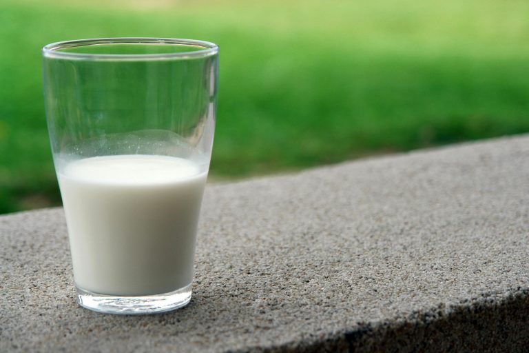 Controale ANSVSA pe piaţa produselor lactate: Amenzi de peste 700.000 de lei / Ce nereguli au fost descoperite