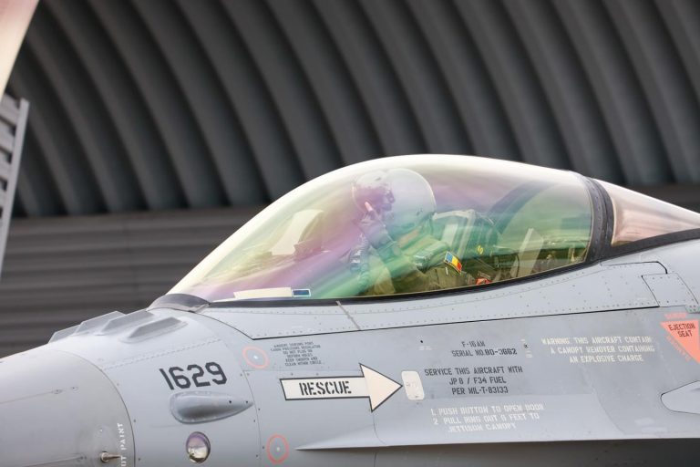 MApN: Trei avioane F-16 Fighting Falcon cumpărate de România de la Norvegia au ajuns la baza aeriană Câmpia Turzii