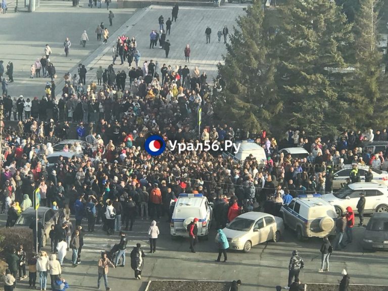 Sute de ruşi au protestat din cauza lipsei de măsuri din partea autorităţilor în urma inundaţiilor catastrofale