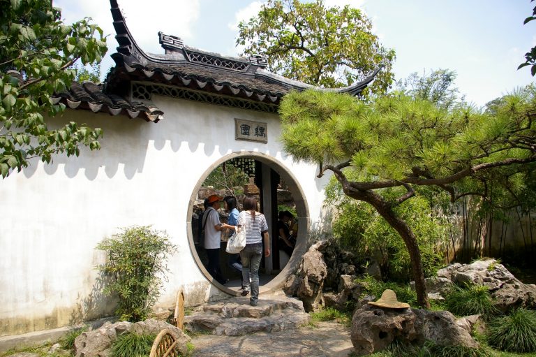 Unele oraşe din China amenajează ”Colţul Celibatarilor” în parcuri, pentru creşterea natalităţii