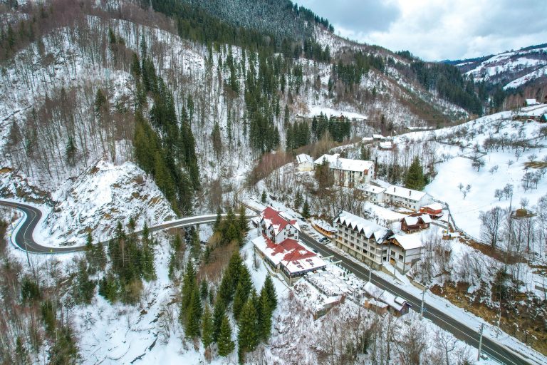 Au început lucrările de deszăpezire pe Transalpina