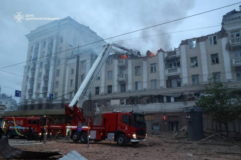 AFP: Cel puţin opt morţi, inclusiv doi copii, şi 18 răniţi în sudul Ucrainei. Rușii au atacat cu 36 de drone și rachete