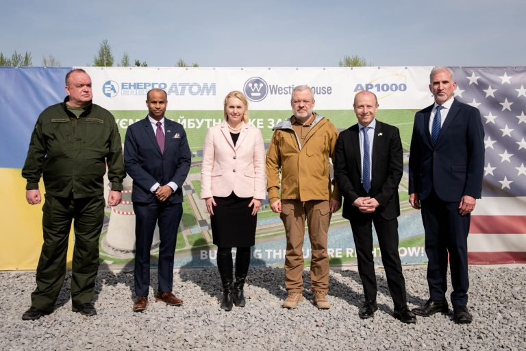Ucraina a început construirea a două noi reactoare nucleare în vestul ţării
