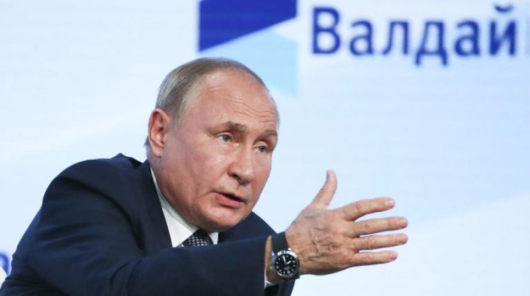 Putin autorizează o aplicaţie de mesagerie care să înlocuiască WhatsApp şi Telegram
