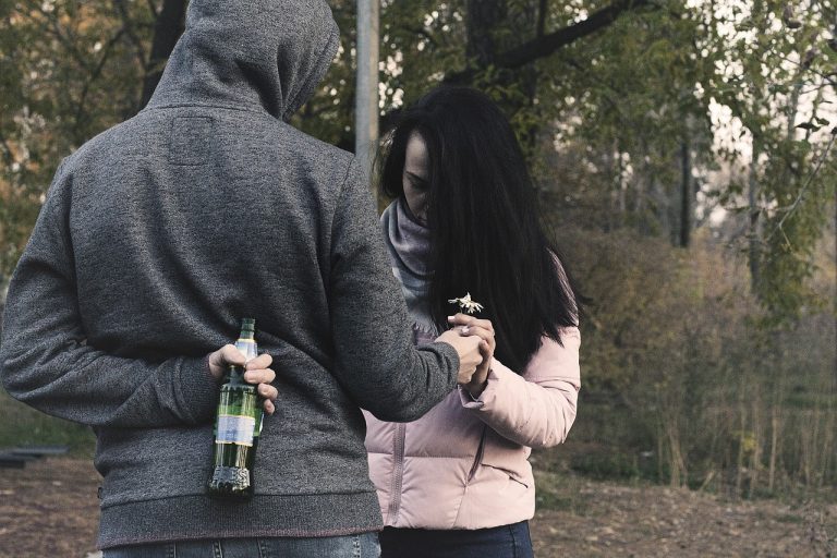 OMS: Consumul de alcool în rândul tinerilor este alarmant / O ameninţare pentru sănătatea publică