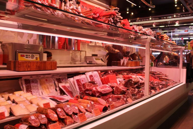 Eurostat: Bulgaria şi România sunt campioane în UE la creşterea preţului la carne în ultimul an