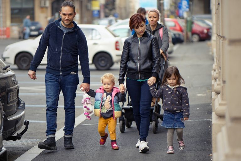 VIDEO | Este nevoie cu adevărat de 10.000 de pași pe zi pentru a rămâne sănătos?