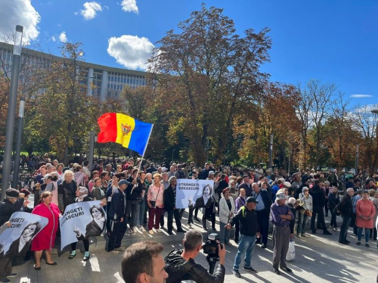Ziarul de Gardă: Cel puţin 116 cetățeni moldoveni plătiți de Ilan Şor care voiau să protesteze la congresul PPE de la București au primit interdicție de a intra în România