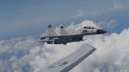 AFP: Taiwanul a detectat în trei ore 22 de avioane chineze în jurul insulei