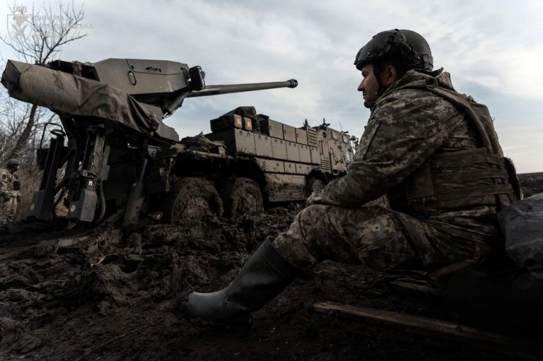 Ucraina atacă zona portului Crimeei, în timp ce trupele ruse avansează către oraşele Pokrovsk şi Kramatorsk