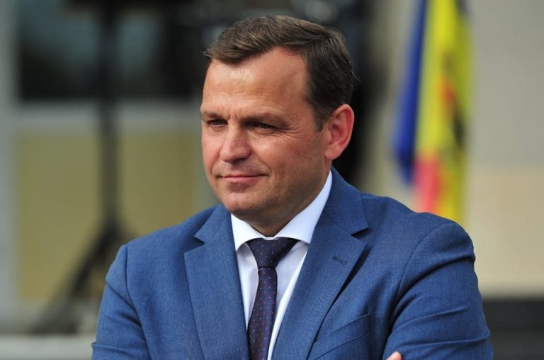 Un fost aliat candidează împotriva Maiei Sandu la preşedinţia Republicii Moldova/ Cine s-a mai anunţat pentru cursa electorală din octombrie