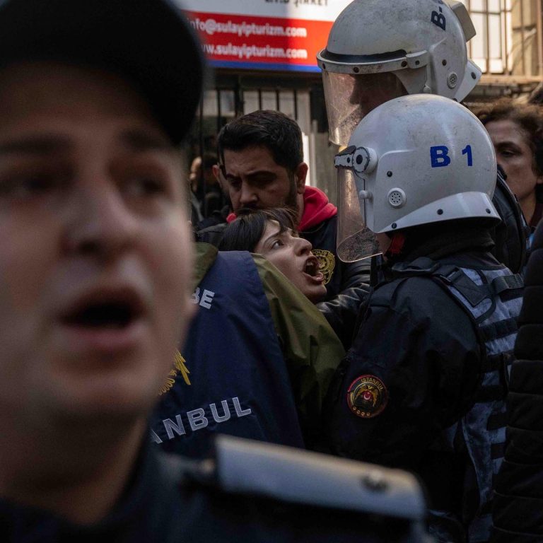 Poliţia turcă a reţinut peste 200 de protestatari de 1 Mai la Istanbul