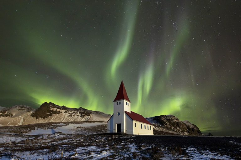 Astronom român: Aurora boreală a fost vizibilă în România, în noaptea de vineri spre sâmbătă, la o intensitate care nu a mai fost observată de sute de ani