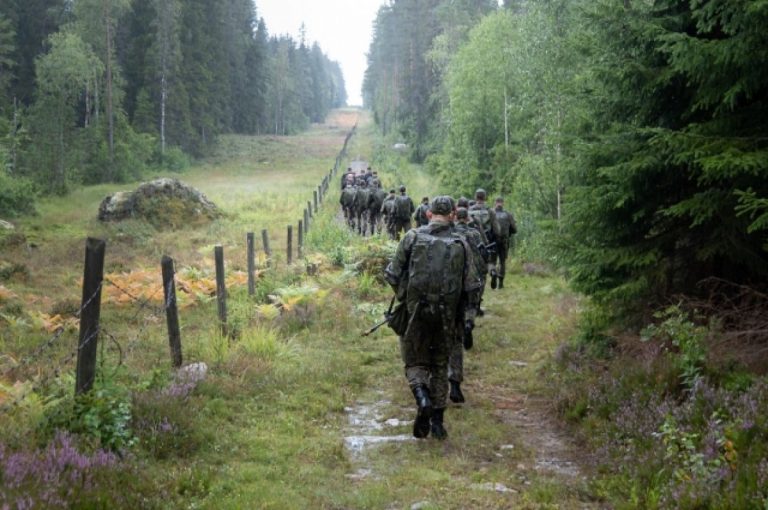 Finlanda intenţionează să utilizeze rezerviştii pentru patrularea de-a lungul frontierei cu Rusia