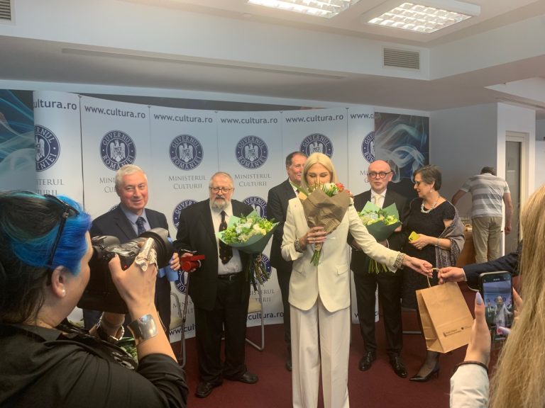 Romania honors three ’emblematic figures of culture’ for writing the nation’s history