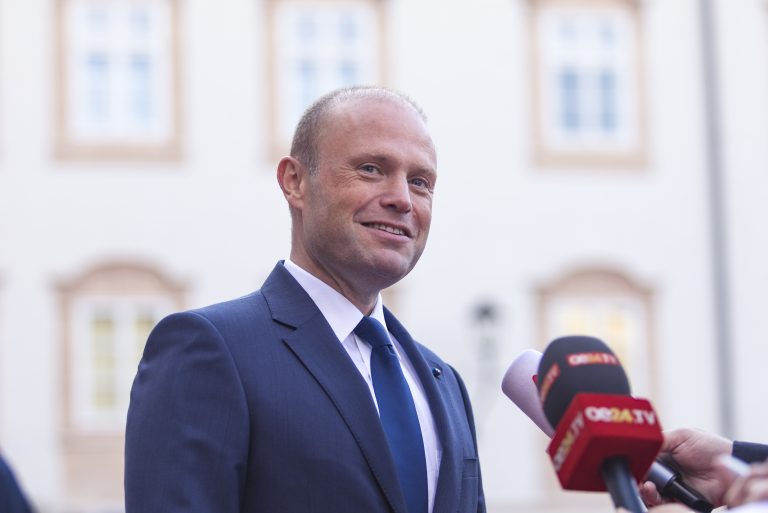 Fostul premier maltez Joseph Muscat, pus sub acuzare oficial pentru corupţie în legătură cu privatizări de spitale