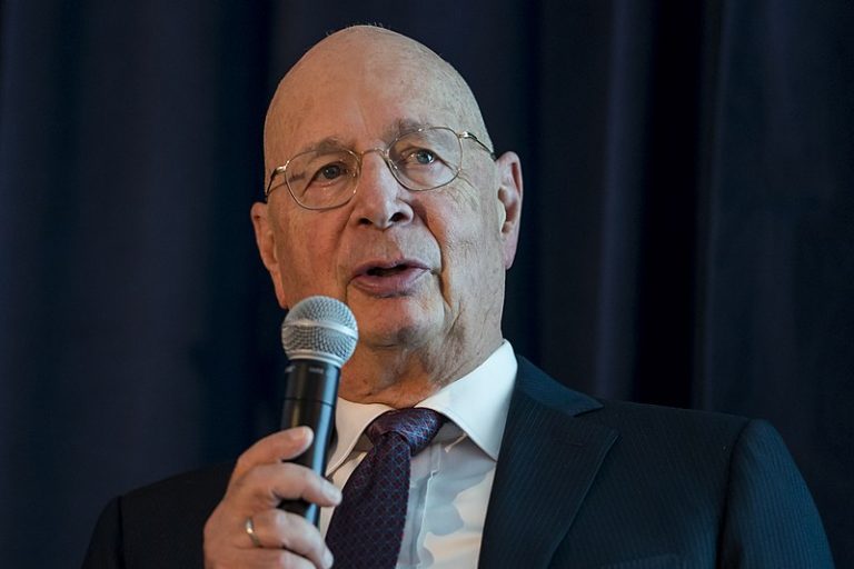 Klaus Schwab, fondatorul Forumului de la Davos, se retrage de la conducerea executivă a organizaţiei