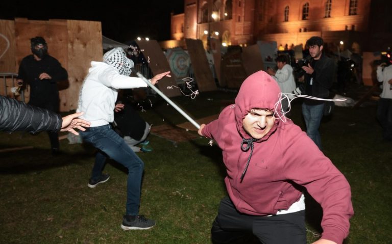Manifestațiile pro-palestiniene din SUA “ar putea fi Vietnamul lui Biden”, avertizează senatorul Bernie Sanders