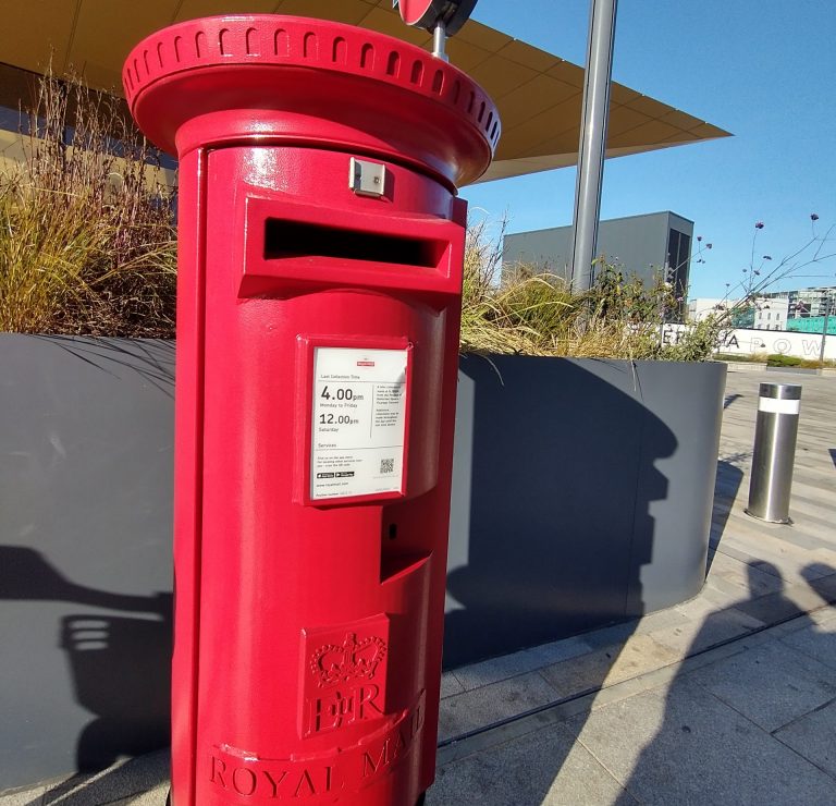 Royal Mail a acceptat să fie preluată de miliardarul ceh Daniel Kretinsky