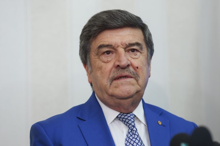 Parlamentul votează vineri revocarea din funcţie a preşedintelui AEP, Toni Greblă