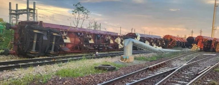 Tren răsturnat de tornadă în nordul Italiei