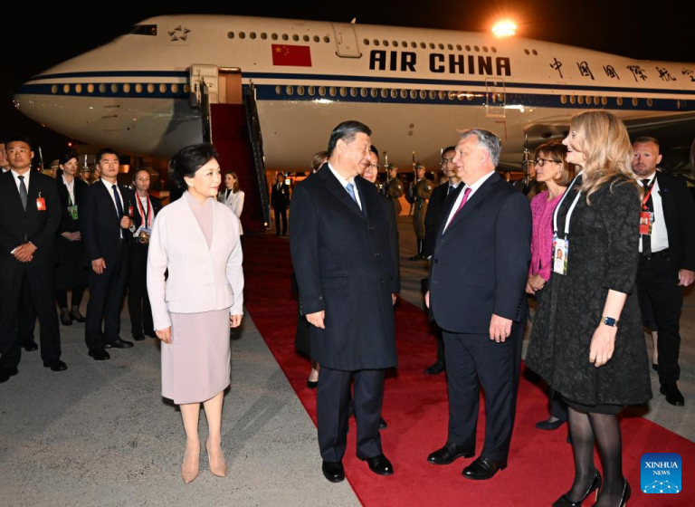 Xi Jinping sărbătoreşte în Ungaria relaţiile ”la apogeu” care sfidează UE: ”Noi am sfidat ordinea geopolitică împreună”, croindu-ne calea ca ”state suverane în deplină independenţă”