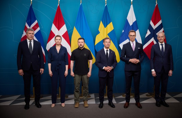 Zelenski a încheiat, la Stockholm, acorduri de securitate pe termen lung cu Suedia, Norvegia şi Islanda/ 15 state au încheiat astfel de înţelegeri cu Ucraina