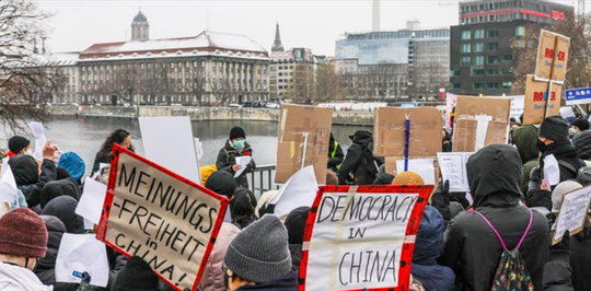 Amnesty International: Beijingul îi urmăreşte pe studenţii chinezi din străinătate din cauza activismului lor politic