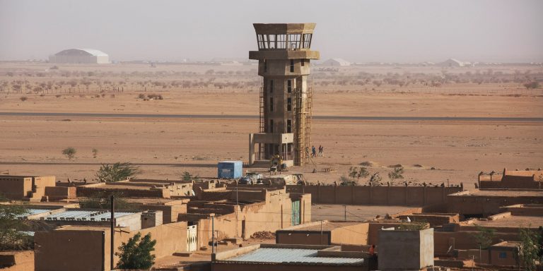 The Guardian: Ruşii câştigă teren în Africa. Trupele Moscovei au intrat într-o bază aeriană din Niger unde erau staţionaţi soldaţi americani