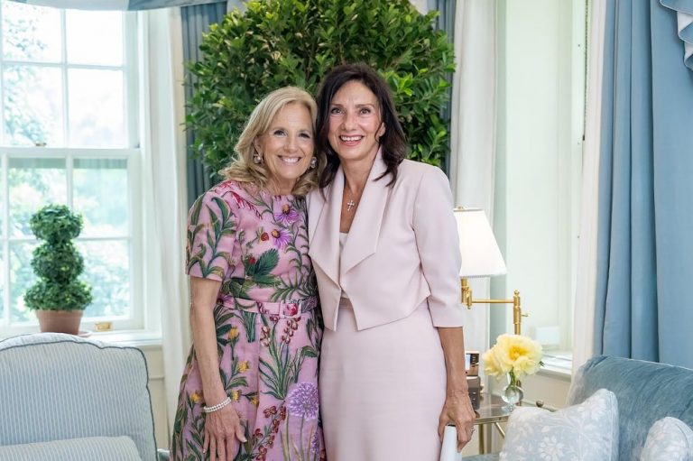 Jill Biden, mesaj pentru Carmen Iohannis: Nu voi uita niciodată cum tu şi poporul român aţi primit cu braţele deschise refugiaţii care fugeau din Ucraina. A fost – şi încă este – cu adevărat o inspiraţie