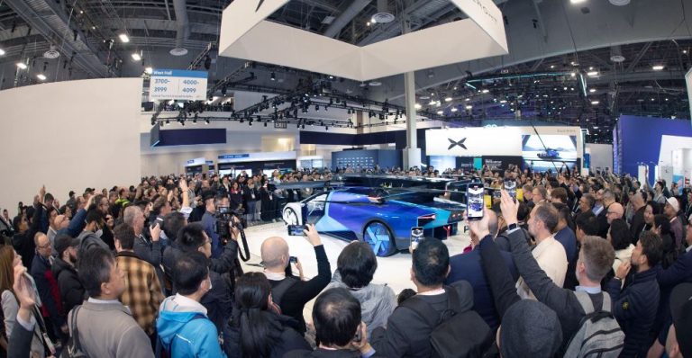 Un producător chinez de vehicule electrice vrea să livreze prima sa maşină zburătoare în 2026