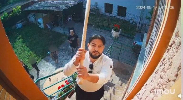 VIDEO | Mai mulţi romi flmaţi în timp ce terorizează o familie din Timişoara / Imagini publicate de primarul Dominic Fritz