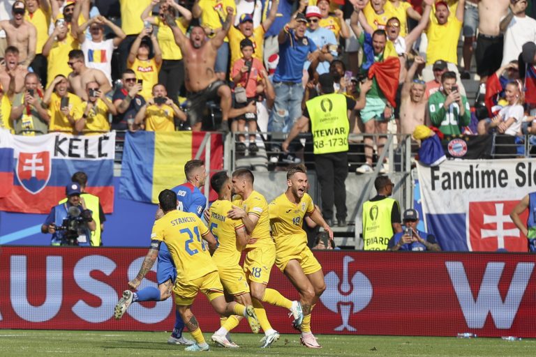 Naționala de fotbal, felicitată de președinte și premier