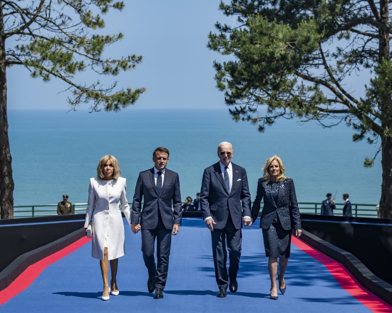 VIDEO | Joe Biden, în prima sa vizită de stat în Franţa, este primit la Paris cu toate onorurile
