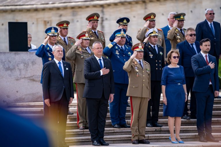 Nicolae Ciucă: Eroii noştri sunt parte a sufletului poporului român