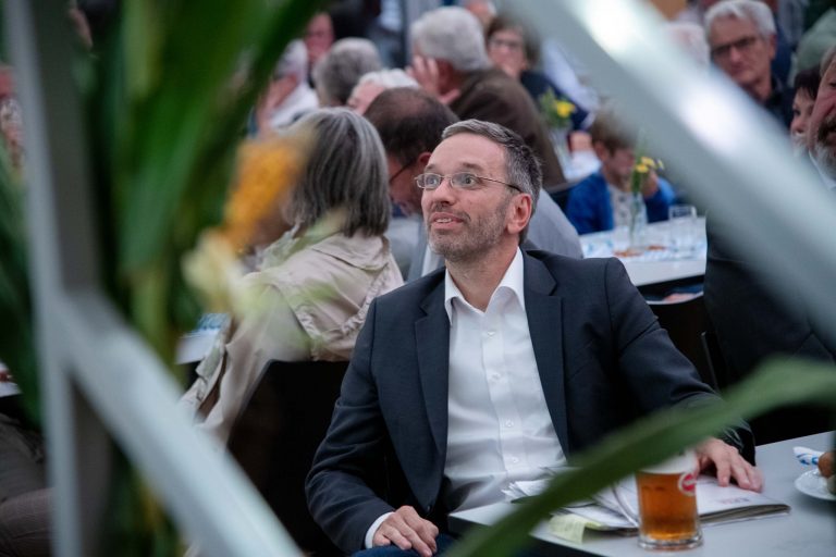 Extrema dreaptă și conservatorii din Austria, în negocieri tensionate pentru formarea unui guvern
